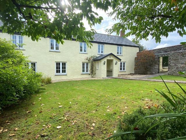 5 bedroom semi detached house for sale