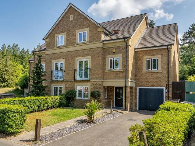 5 bedroom semi detached house for sale