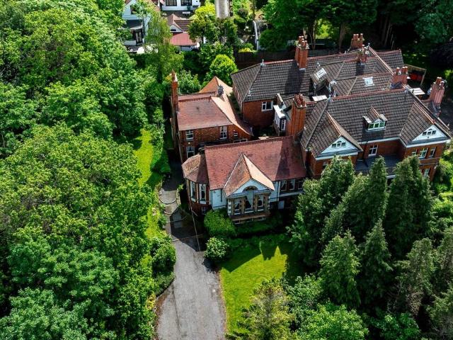 5 bedroom semi detached house for sale