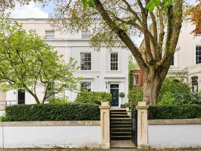 5 bedroom semi detached house for sale
