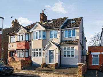 5 bedroom semi detached house for sale