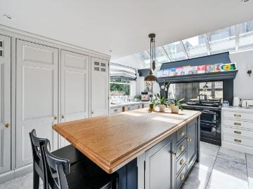 5 bedroom semi detached house for sale