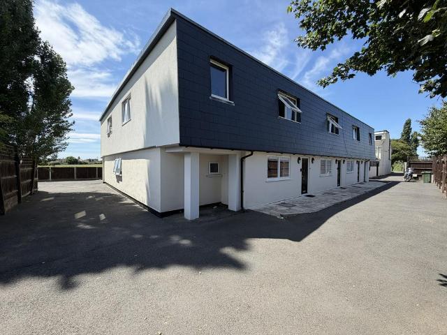 5 bedroom semi detached house for sale
