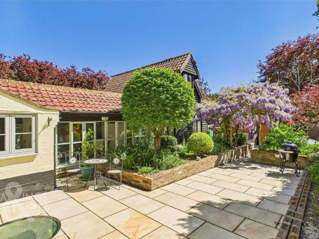 5 bedroom semi detached house for sale