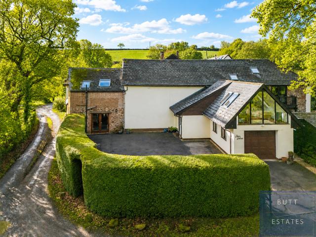 5 bedroom semi detached house for sale