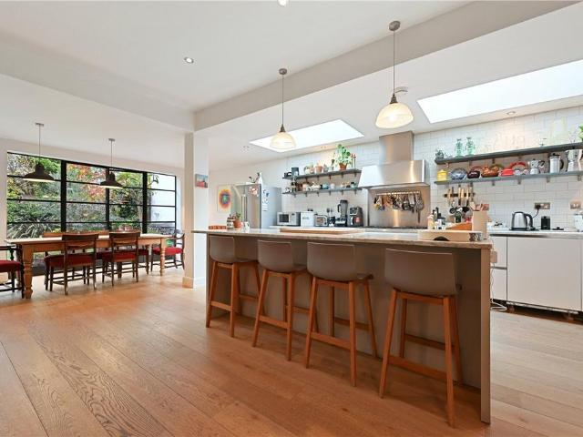 5 bedroom semi detached house for sale