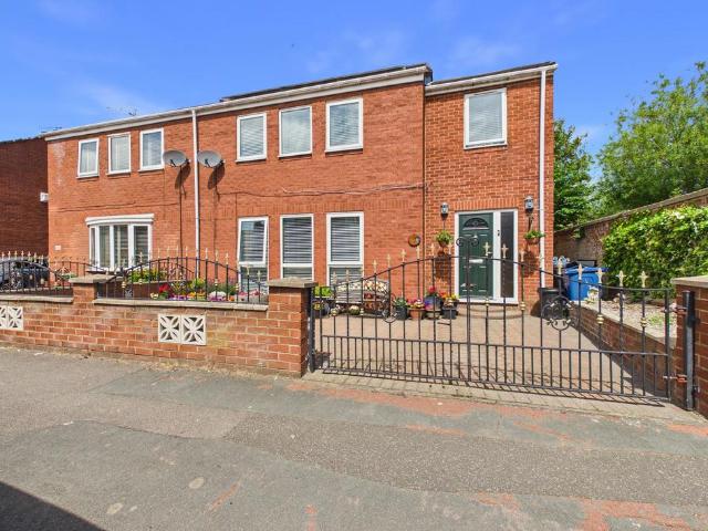 5 bedroom semi detached house for sale