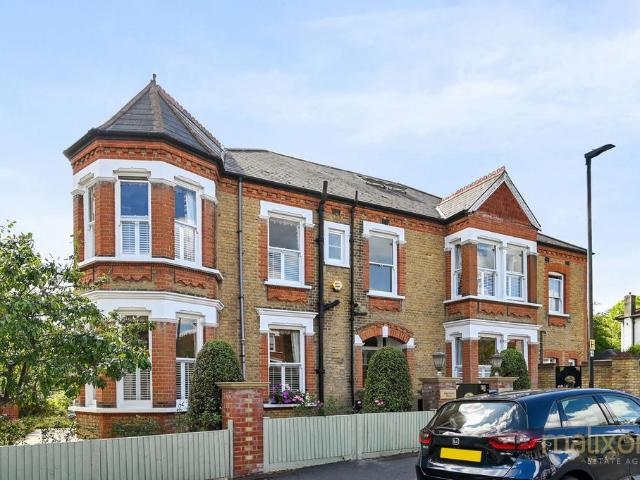 5 bedroom semi detached house for sale