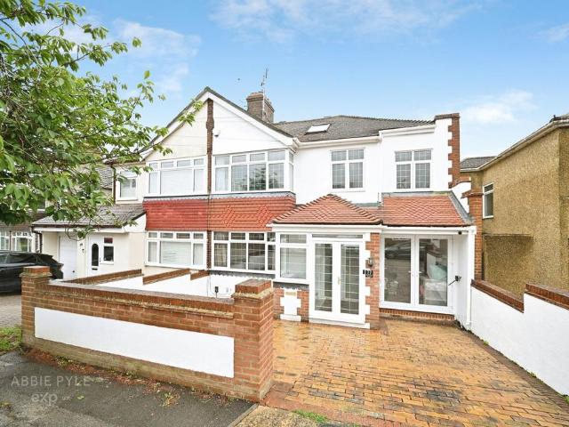 5 bedroom semi detached house for sale