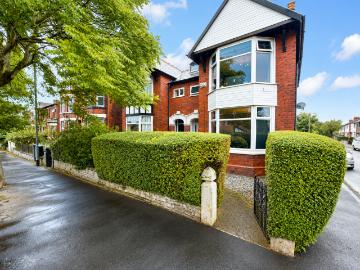 5 bedroom semi detached house for sale