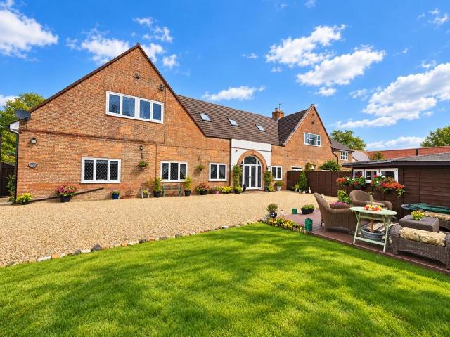 5 bedroom semi detached house for sale