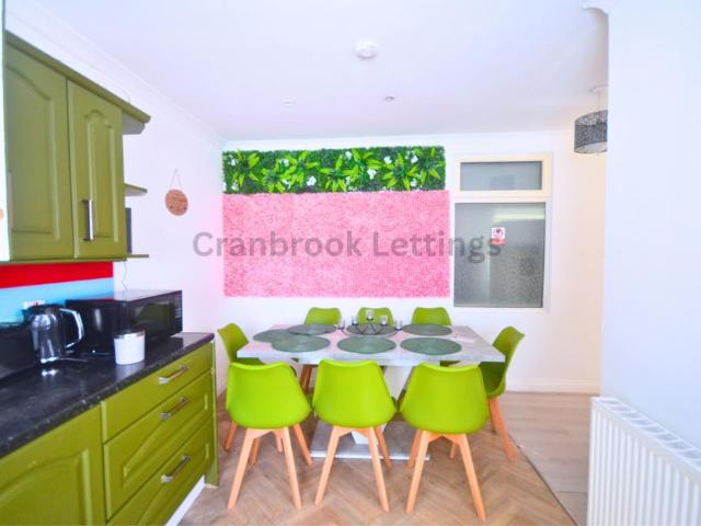 5 bedroom semi detached house for sale