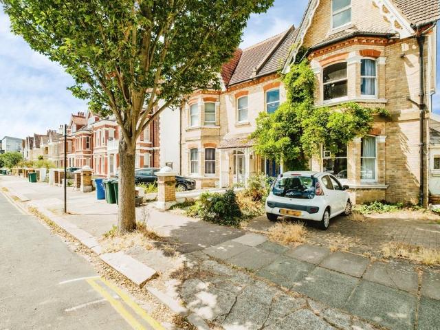 5 bedroom semi detached house for sale
