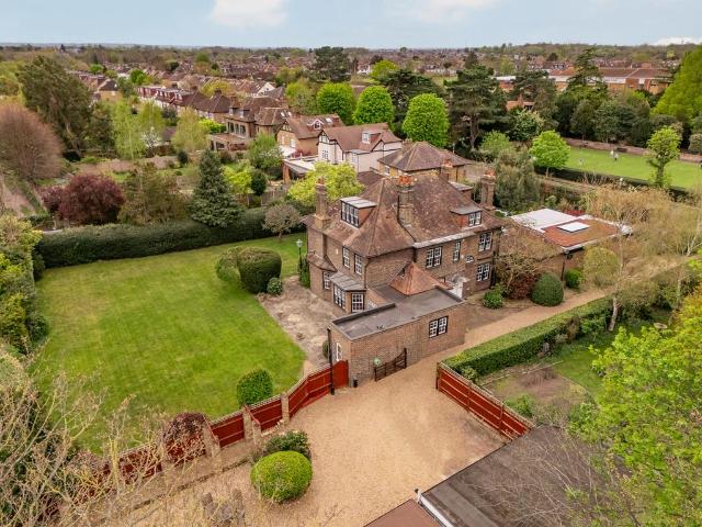 5 bedroom semi detached house for sale