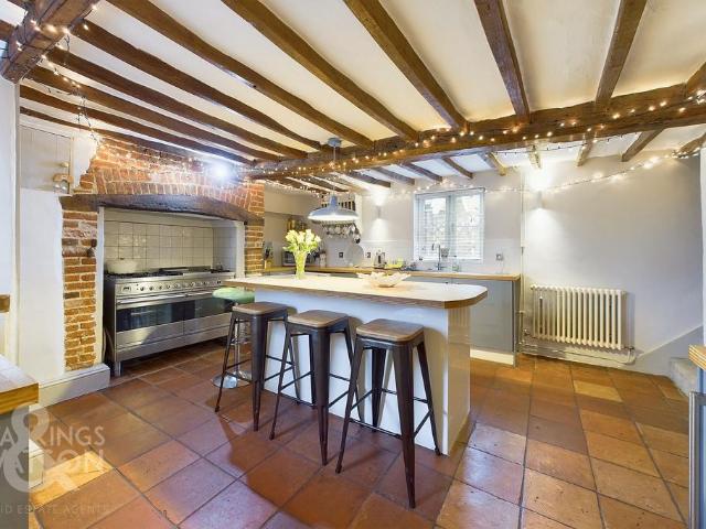 5 bedroom semi detached house for sale