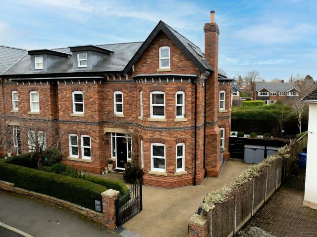5 bedroom semi detached house for sale