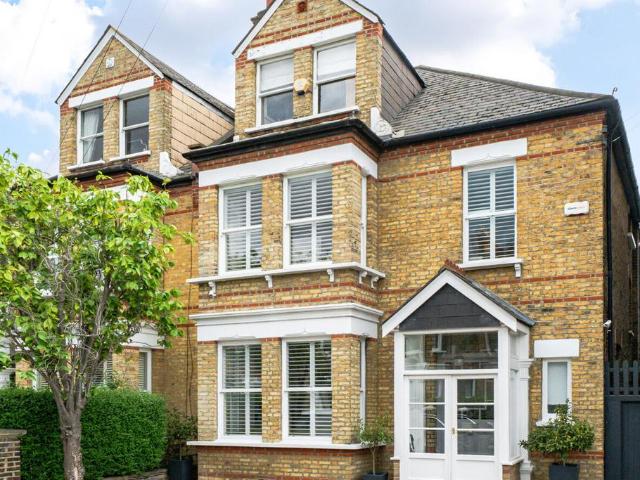 5 bedroom semi detached house for sale