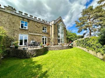 5 bedroom semi detached house for sale