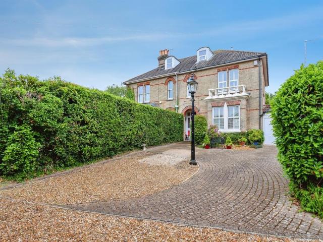 5 bedroom semi detached house for sale