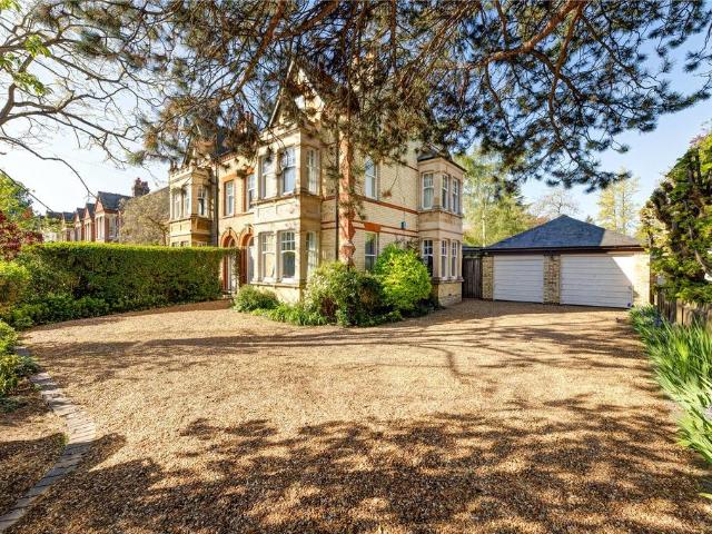 5 bedroom semi detached house for sale