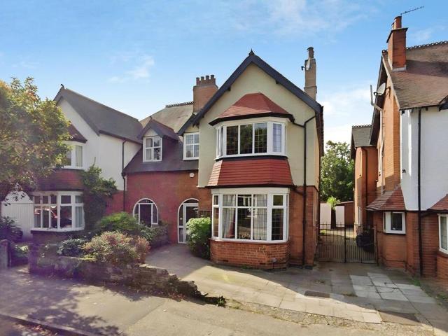 5 bedroom semi detached house for sale