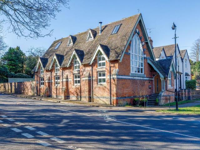 5 bedroom semi detached house for sale