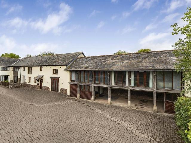 5 bedroom semi detached house for sale