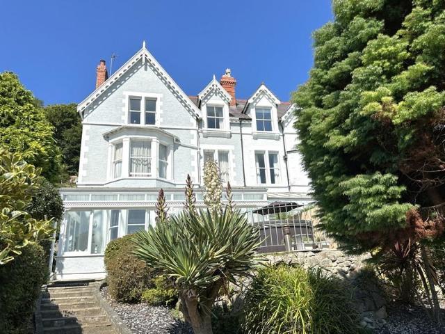 5 bedroom semi detached house for sale