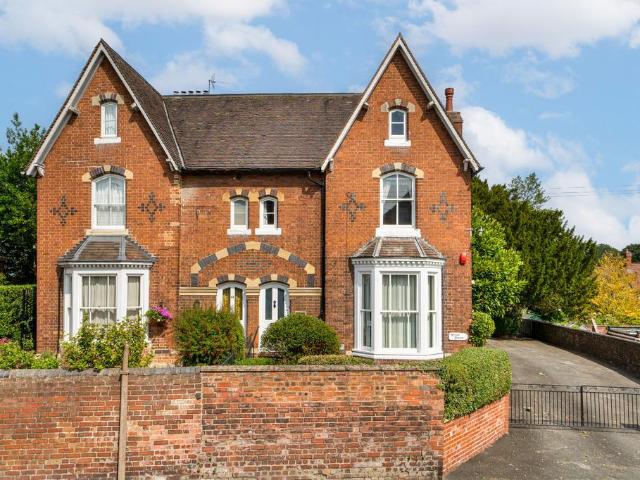 5 bedroom semi detached house for sale