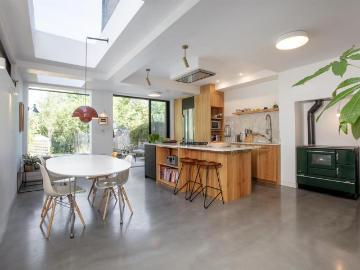 5 bedroom semi detached house for sale