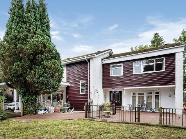 5 bedroom semi detached house for sale