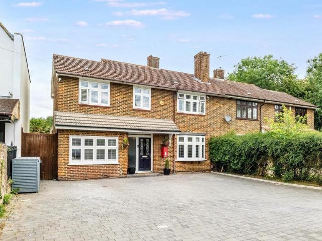 5 bedroom semi detached house for sale