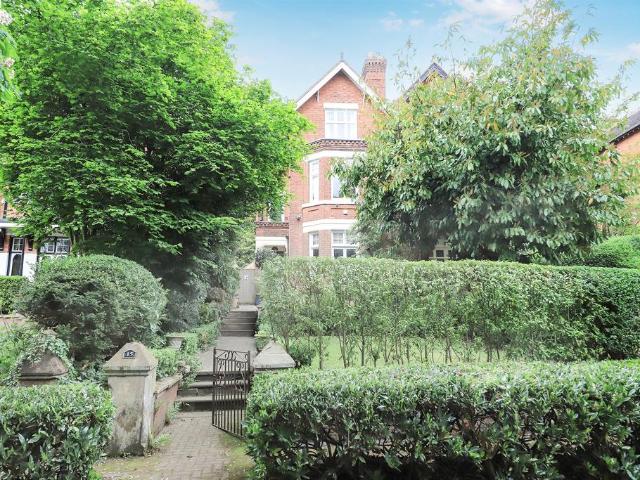5 bedroom semi detached house for sale