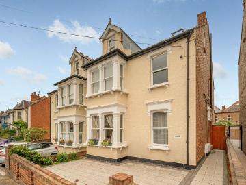 5 bedroom semi detached house for sale