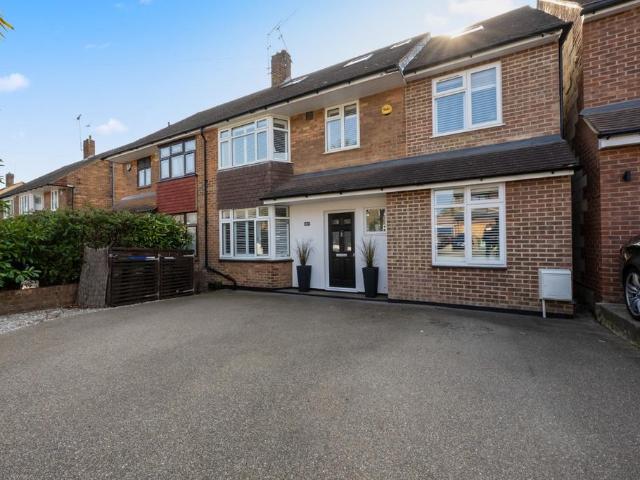5 bedroom semi detached house for sale