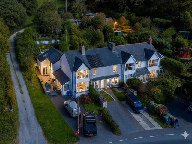5 bedroom semi detached house for sale