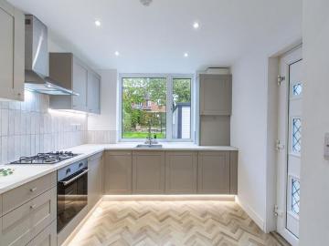 5 bedroom semi detached house for sale
