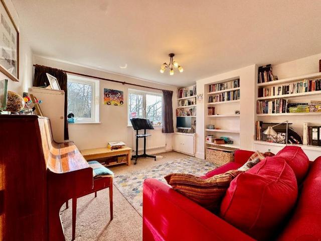 5 bedroom semi detached house for sale
