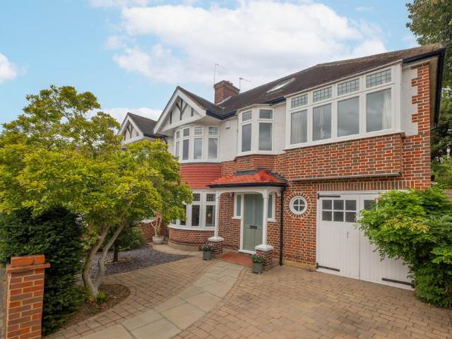 5 bedroom semi detached house for sale