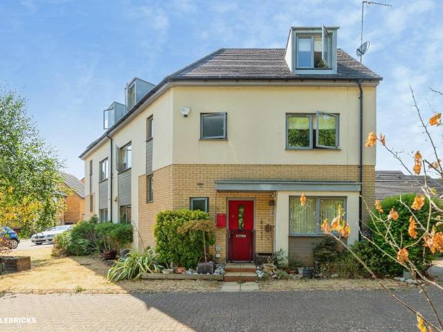 5 bedroom semi detached house for sale