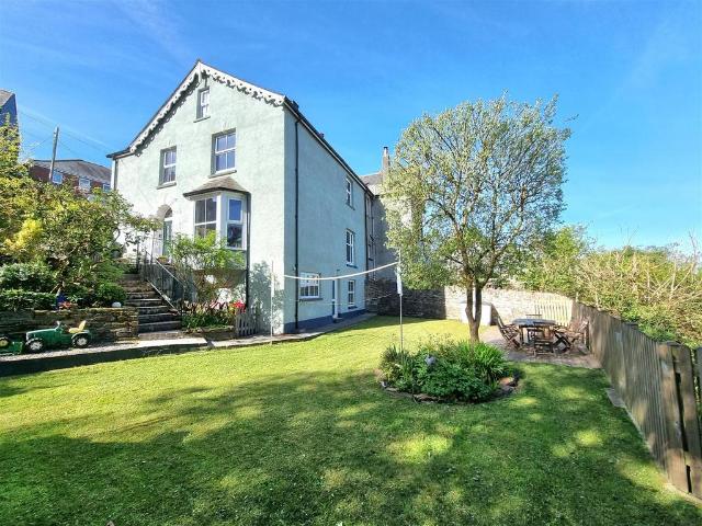 5 bedroom semi detached house for sale