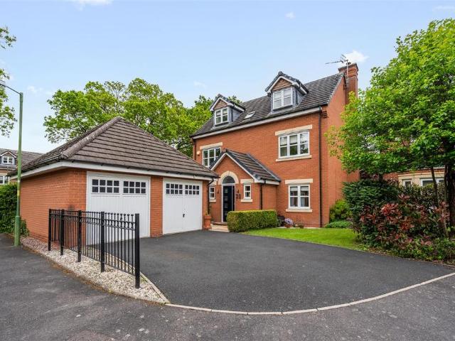 5 bedroom detached house for sale