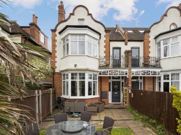 5 bedroom semi detached house for sale