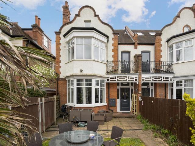 5 bedroom semi detached house for sale