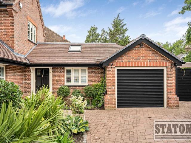 5 bedroom semi detached house for sale
