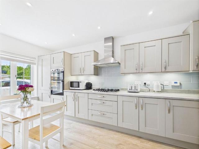 5 bedroom semi detached house for sale