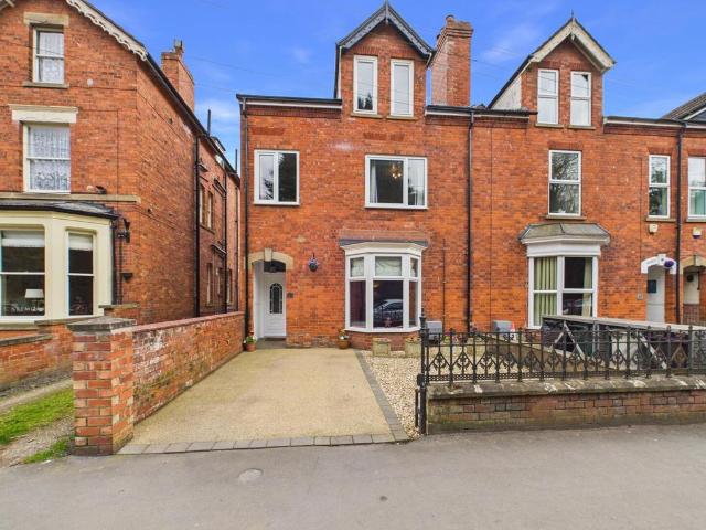 5 bedroom semi detached house for sale