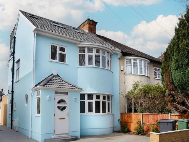 5 bedroom semi detached house for sale