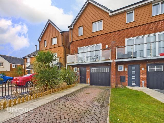 5 bedroom semi detached house for sale
