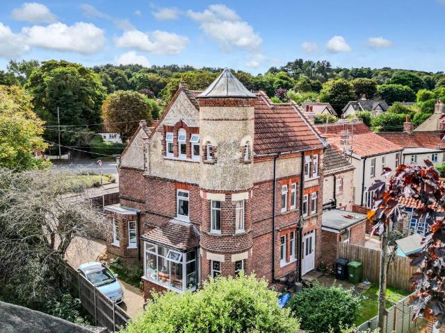 5 bedroom semi detached house for sale